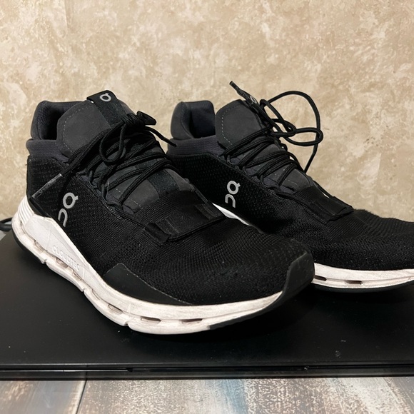 On Running Womens Black Athletic Shoes - Picture 1 of 6